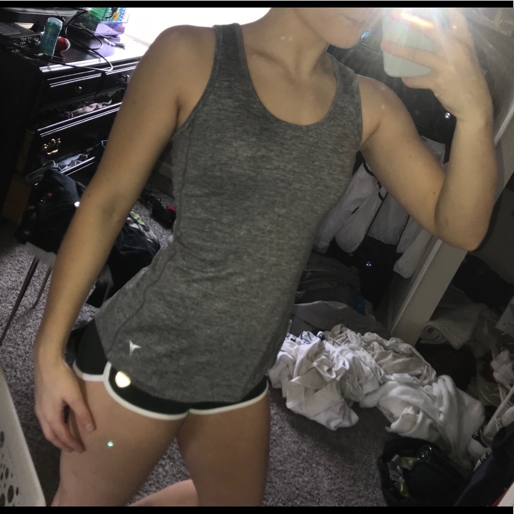 Fitted active tank top with open back